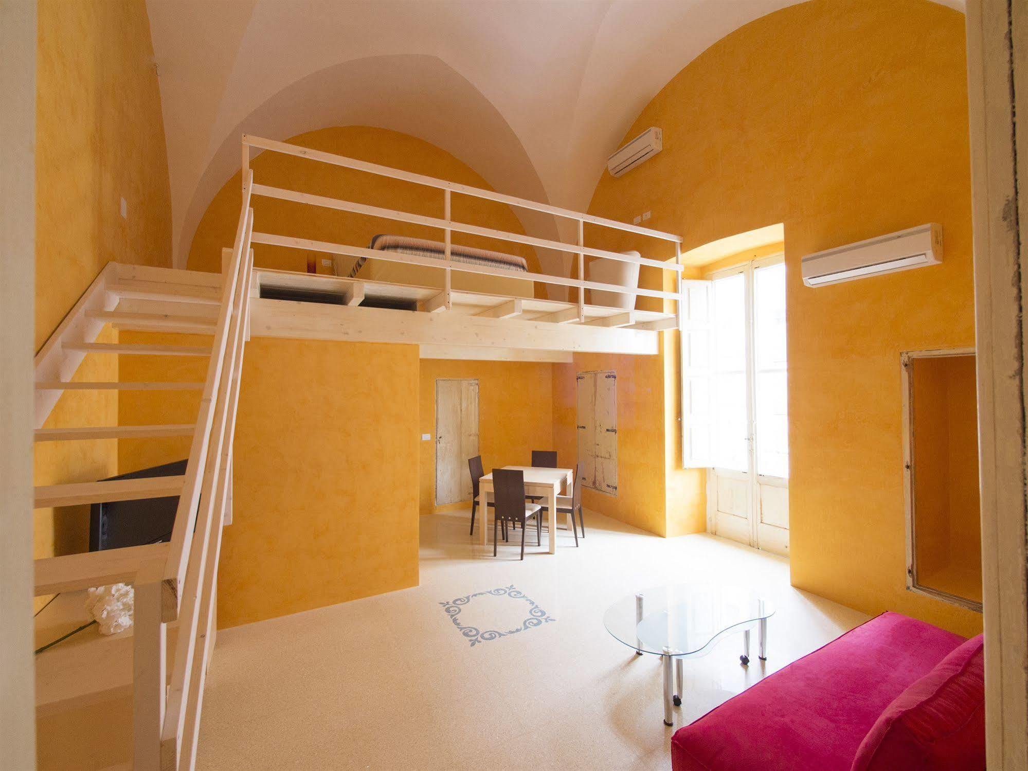 Relais Carlo V - Palazzo Storico Bed & Breakfast Gallipoli Exterior photo
