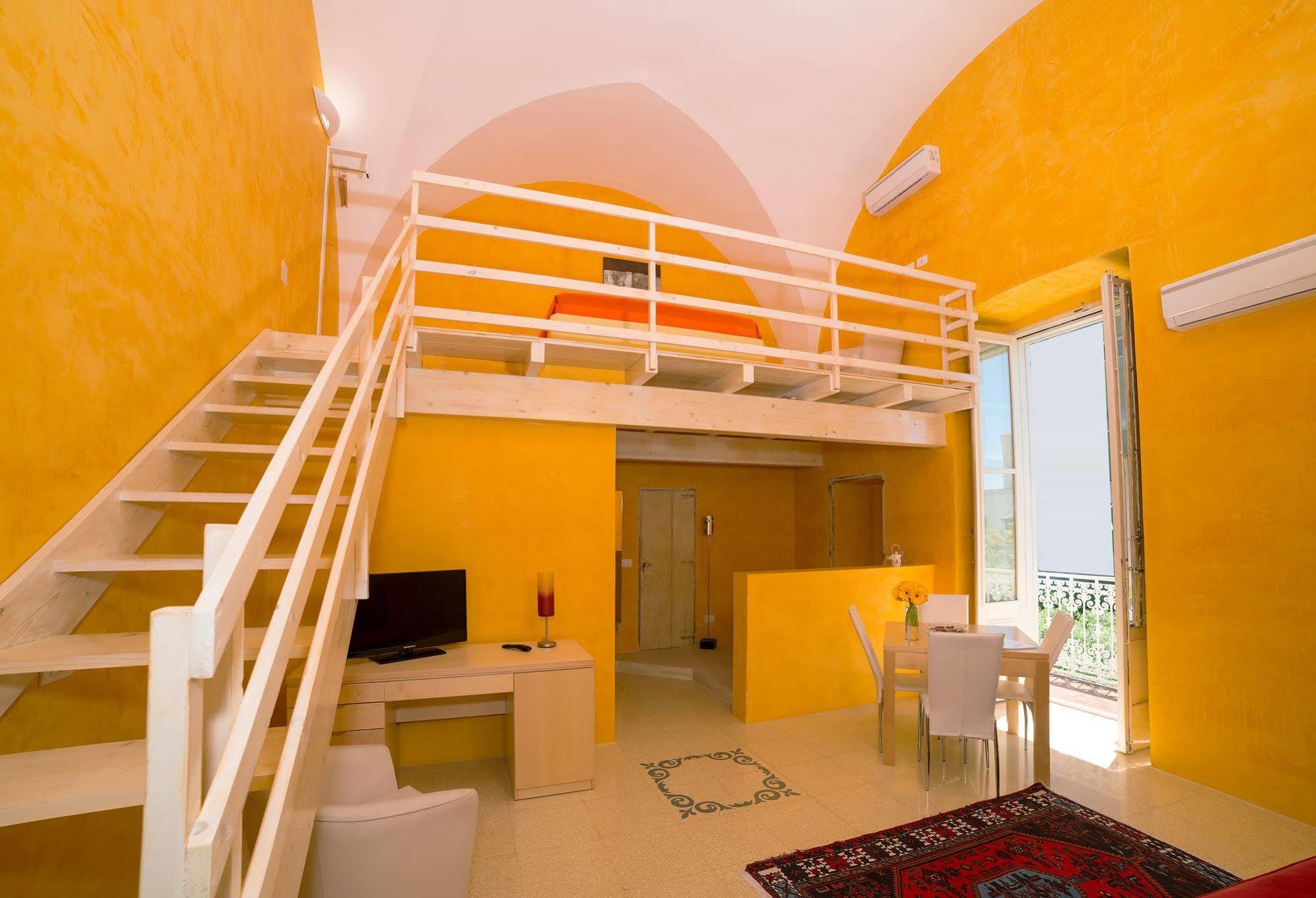 Relais Carlo V - Palazzo Storico Bed & Breakfast Gallipoli Exterior photo