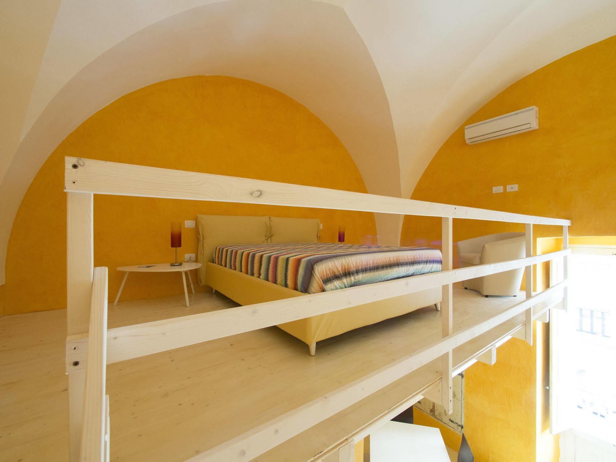 Relais Carlo V - Palazzo Storico Bed & Breakfast Gallipoli Exterior photo