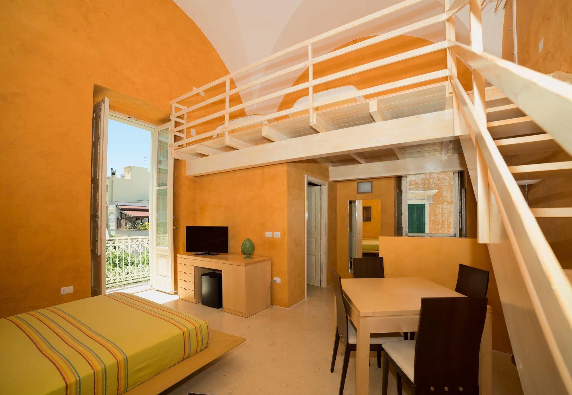 Relais Carlo V - Palazzo Storico Bed & Breakfast Gallipoli Exterior photo