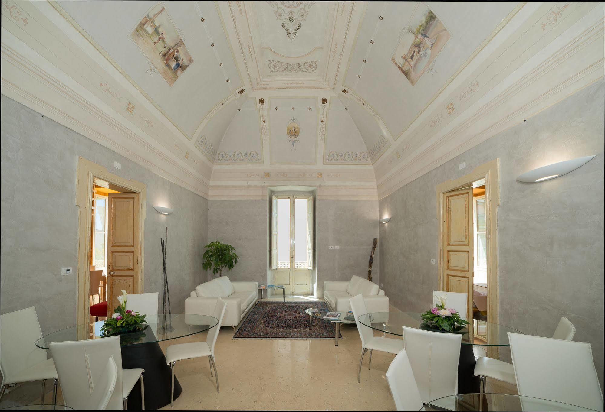 Relais Carlo V - Palazzo Storico Bed & Breakfast Gallipoli Exterior photo