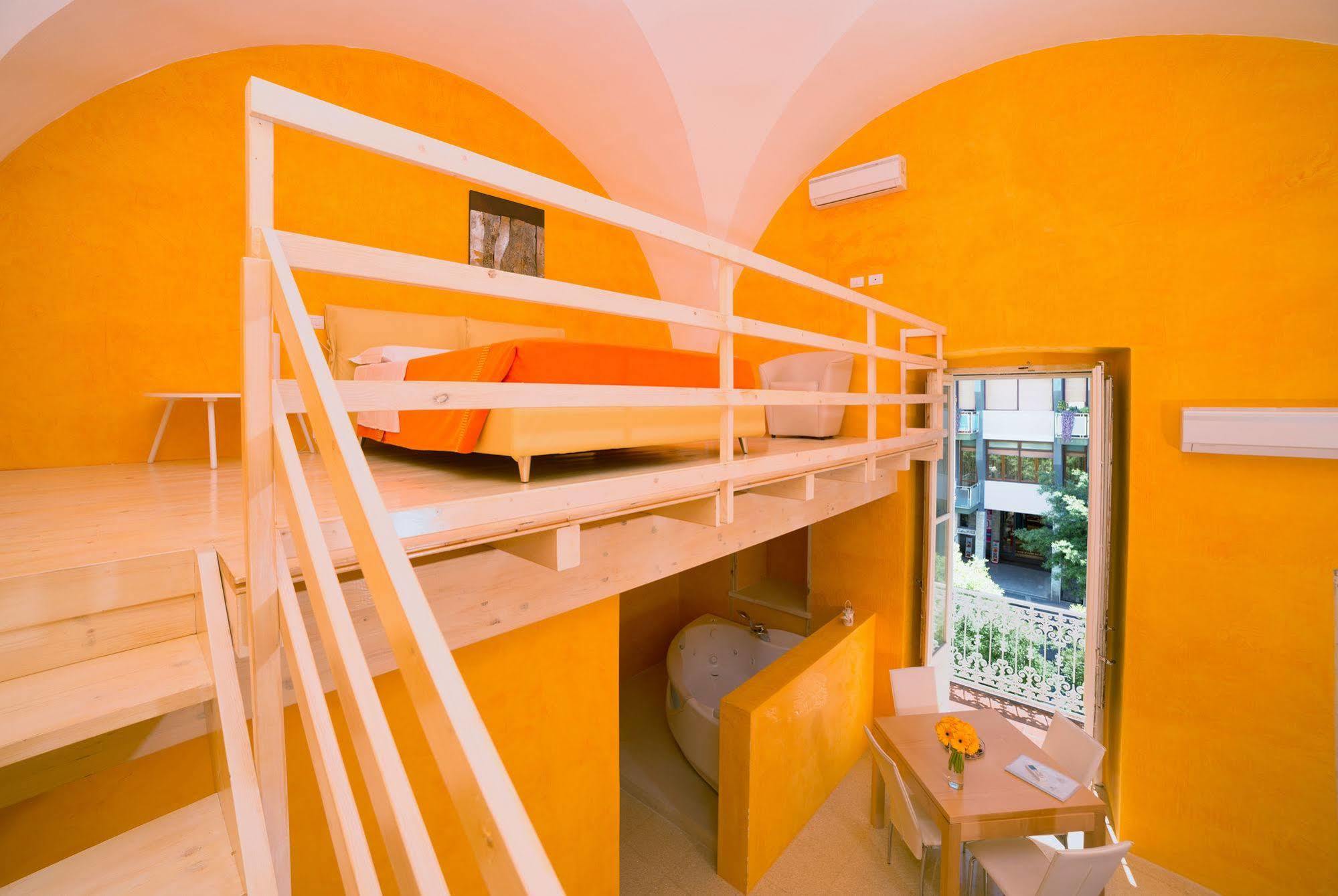 Relais Carlo V - Palazzo Storico Bed & Breakfast Gallipoli Exterior photo