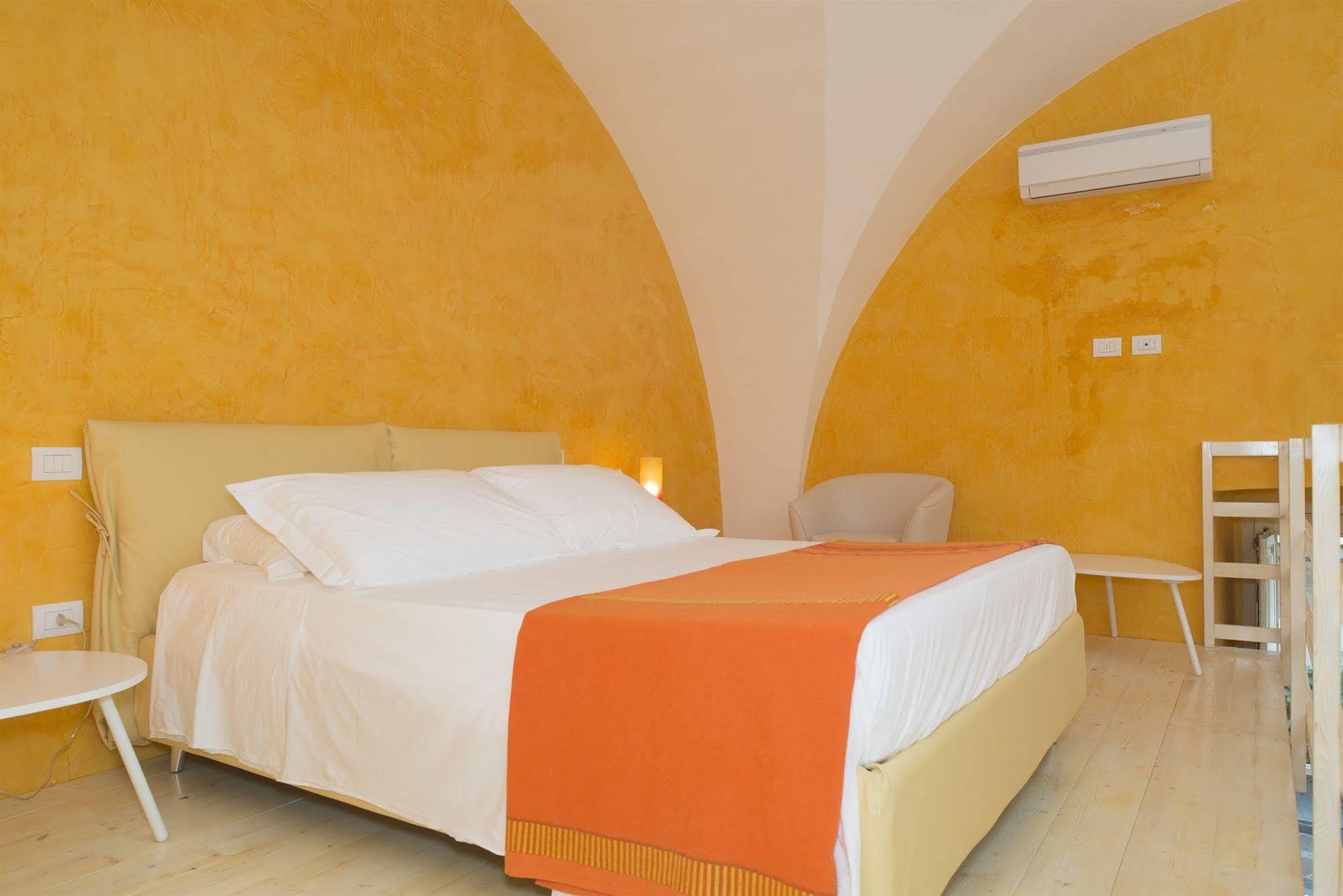 Relais Carlo V - Palazzo Storico Bed & Breakfast Gallipoli Exterior photo