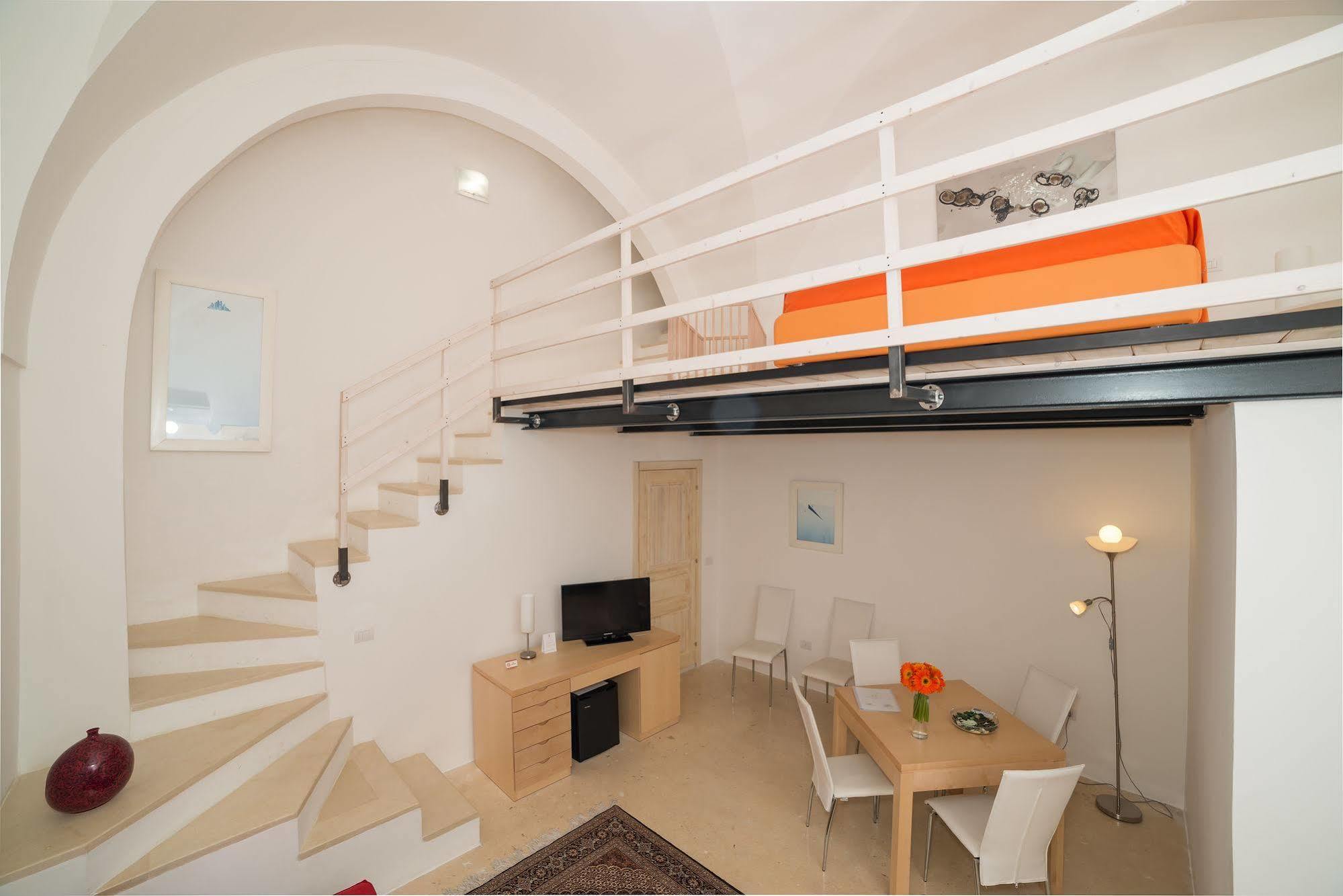 Relais Carlo V - Palazzo Storico Bed & Breakfast Gallipoli Exterior photo