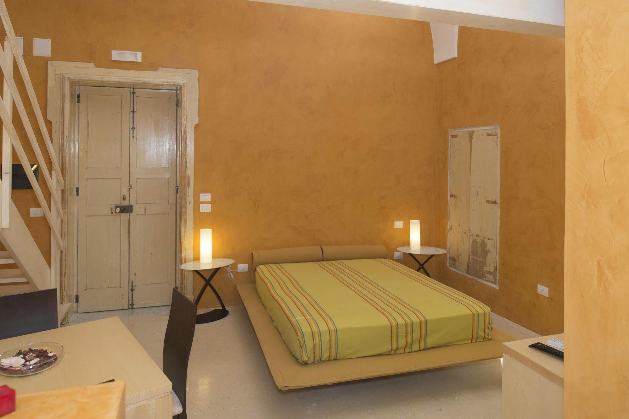 Relais Carlo V - Palazzo Storico Bed & Breakfast Gallipoli Exterior photo